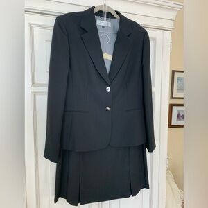 Tahari Women’s Suit in Black